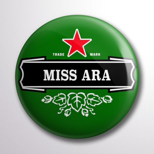 Miss Ara sörös kitűző